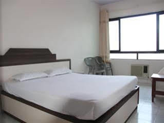 Hotel Madhuban 马哈巴莱斯赫瓦尔 外观 照片